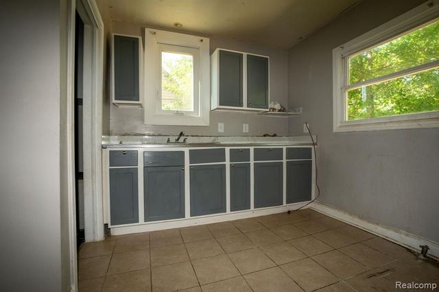 9637 Auburn Street, Detroit, MI 48228