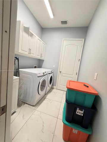 6215 NW West Deville Circle, Port St. Lucie, FL 34986