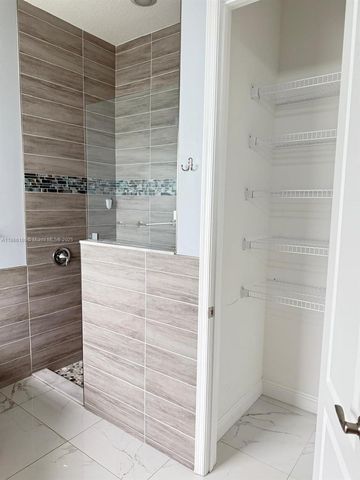 6215 NW West Deville Circle, Port St. Lucie, FL 34986