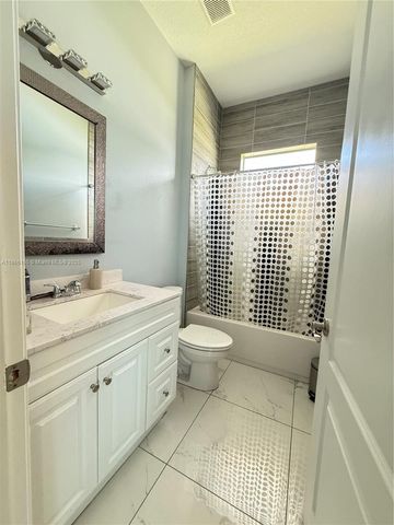 6215 NW West Deville Circle, Port St. Lucie, FL 34986