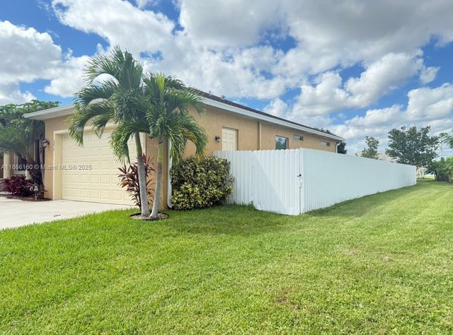 6215 NW West Deville Circle, Port St. Lucie, FL 34986