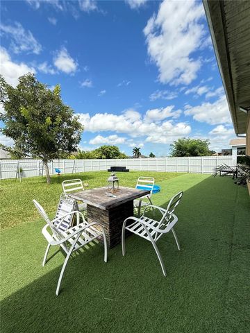 6215 NW West Deville Circle, Port St. Lucie, FL 34986