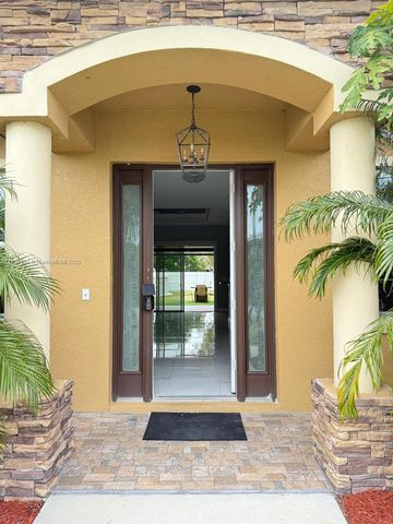 6215 NW West Deville Circle, Port St. Lucie, FL 34986