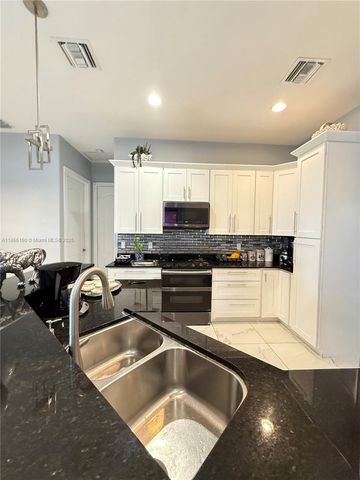 6215 NW West Deville Circle, Port St. Lucie, FL 34986