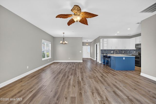 1521 Honeybee Lane, Wilmington, NC 28412