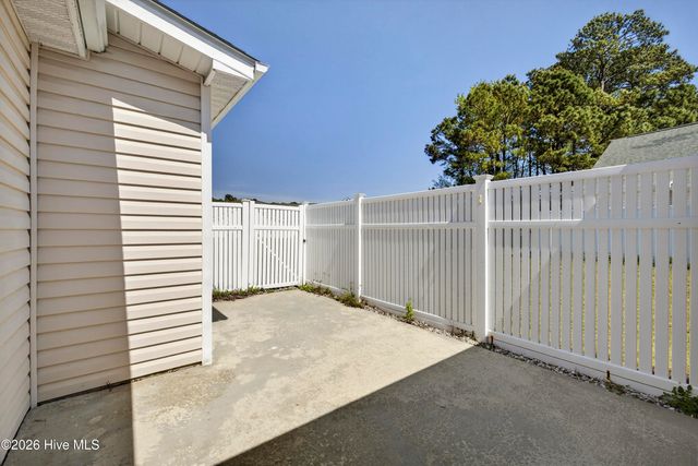 1521 Honeybee Lane, Wilmington, NC 28412