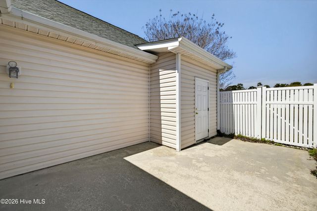 1521 Honeybee Lane, Wilmington, NC 28412