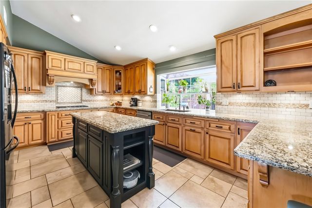 6691 Orangewood, Highland, CA 92346