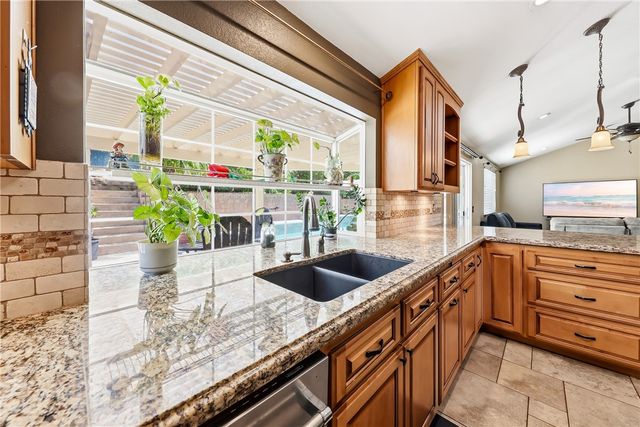 6691 Orangewood, Highland, CA 92346