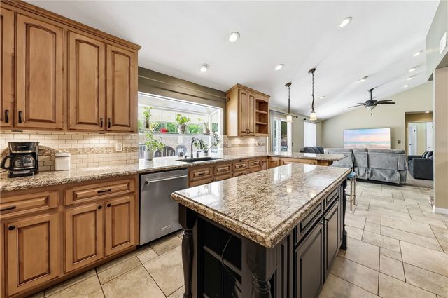 6691 Orangewood, Highland, CA 92346
