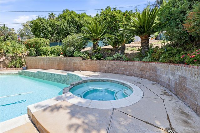 6691 Orangewood, Highland, CA 92346
