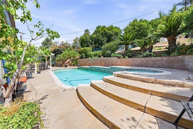 6691 Orangewood, Highland, CA 92346