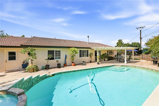 6691 Orangewood, Highland, CA 92346