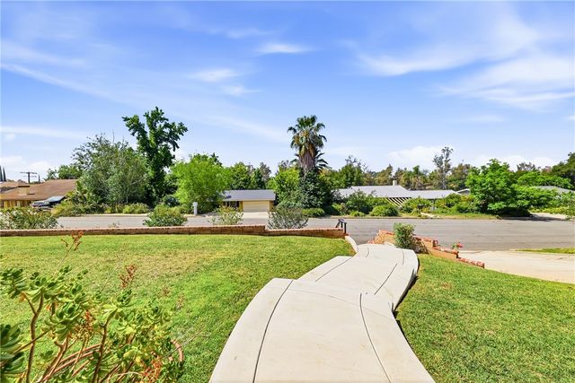 6691 Orangewood, Highland, CA 92346