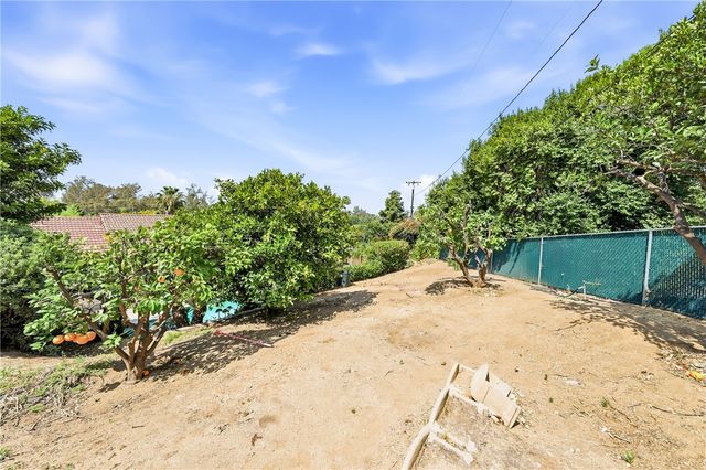 6691 Orangewood, Highland, CA 92346