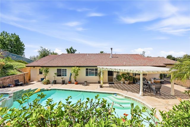 6691 Orangewood, Highland, CA 92346