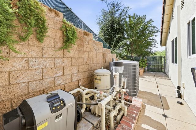 6691 Orangewood, Highland, CA 92346