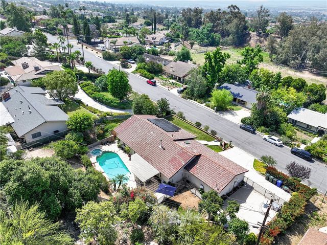 6691 Orangewood, Highland, CA 92346