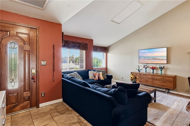 6691 Orangewood, Highland, CA 92346