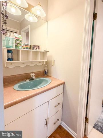 873 BLUE JAY RD, Harrisburg, PA 17111