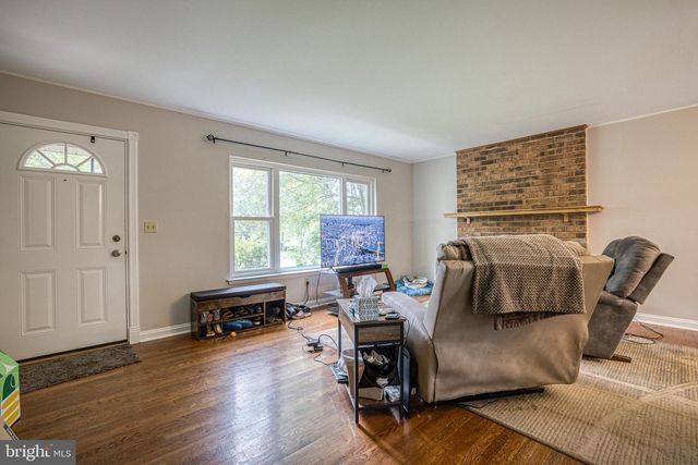 873 BLUE JAY RD, Harrisburg, PA 17111