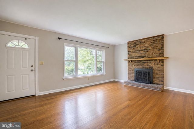 873 BLUE JAY RD, Harrisburg, PA 17111