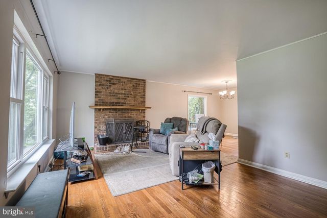 873 BLUE JAY RD, Harrisburg, PA 17111