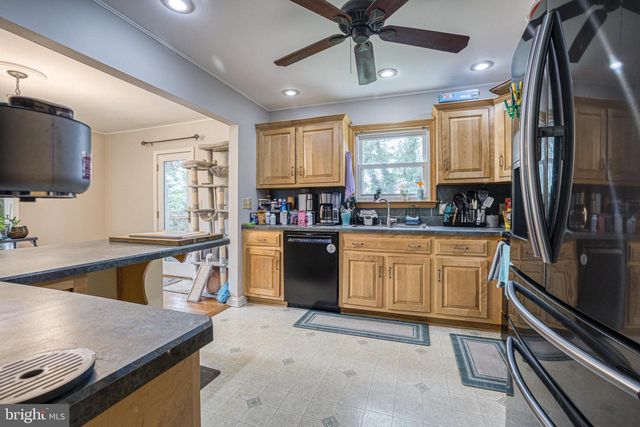 873 BLUE JAY RD, Harrisburg, PA 17111