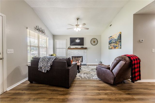2156 Wood Tree Court, Siloam Springs, AR 72761