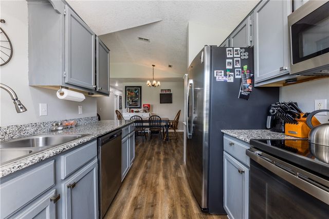 2156 Wood Tree Court, Siloam Springs, AR 72761