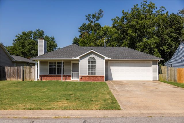 2156 Wood Tree Court, Siloam Springs, AR 72761