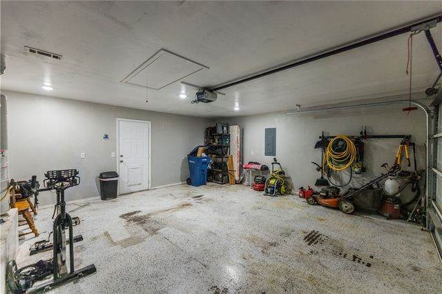 2156 Wood Tree Court, Siloam Springs, AR 72761