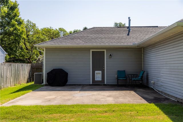 2156 Wood Tree Court, Siloam Springs, AR 72761