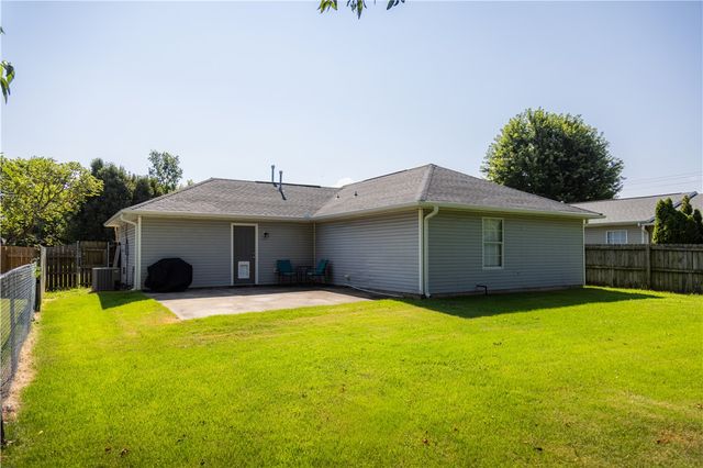 2156 Wood Tree Court, Siloam Springs, AR 72761
