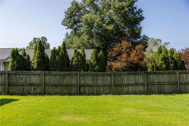2156 Wood Tree Court, Siloam Springs, AR 72761