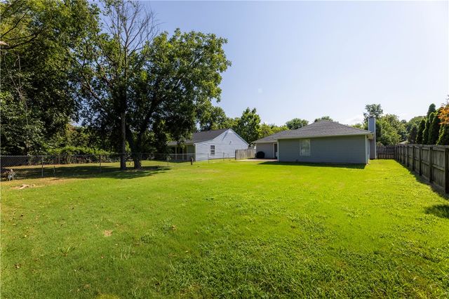 2156 Wood Tree Court, Siloam Springs, AR 72761