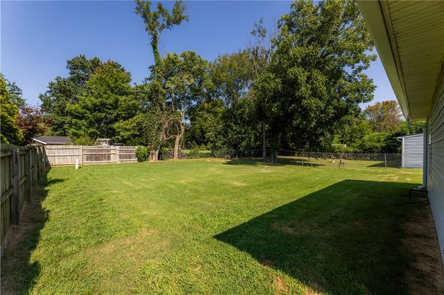 2156 Wood Tree Court, Siloam Springs, AR 72761