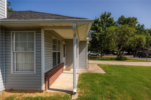 2156 Wood Tree Court, Siloam Springs, AR 72761