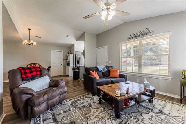 2156 Wood Tree Court, Siloam Springs, AR 72761