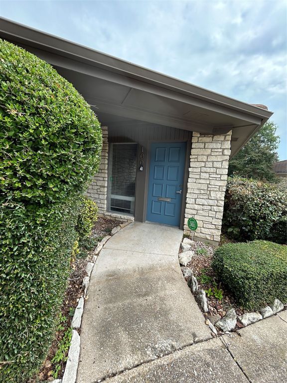 731 N Fielder Road, Arlington, TX 76012 — photo 2