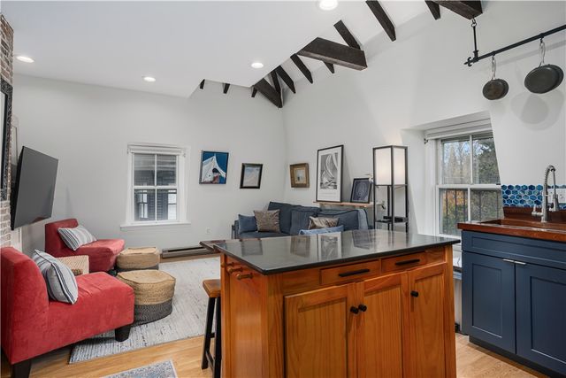 35 Pelham Street PHE, Newport, RI 02840