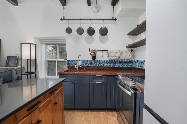 35 Pelham Street PHE, Newport, RI 02840