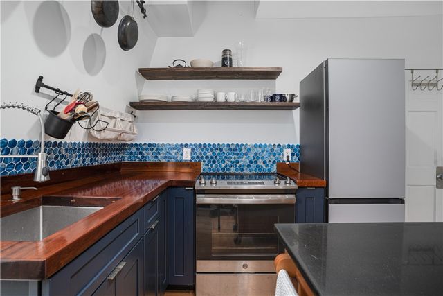 35 Pelham Street PHE, Newport, RI 02840