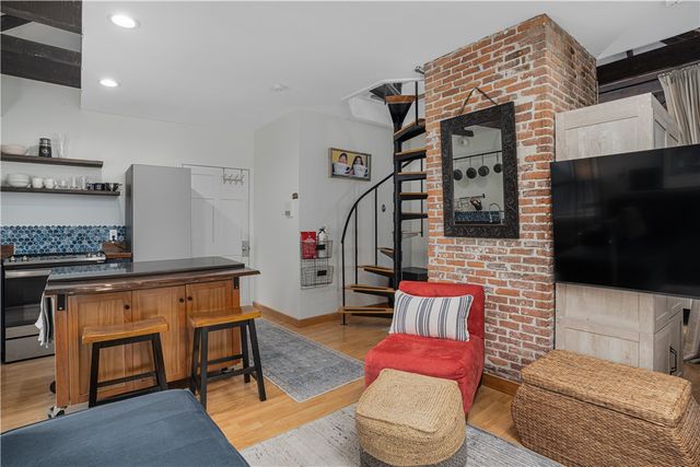 35 Pelham Street PHE, Newport, RI 02840