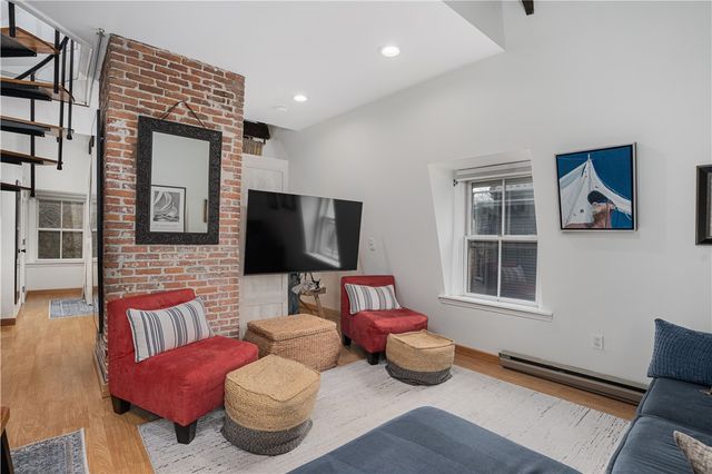 35 Pelham Street PHE, Newport, RI 02840