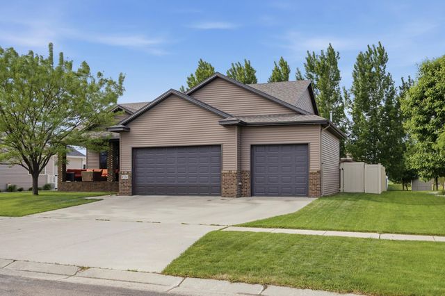 4724 Lavonne Court S, Fargo, ND 58104