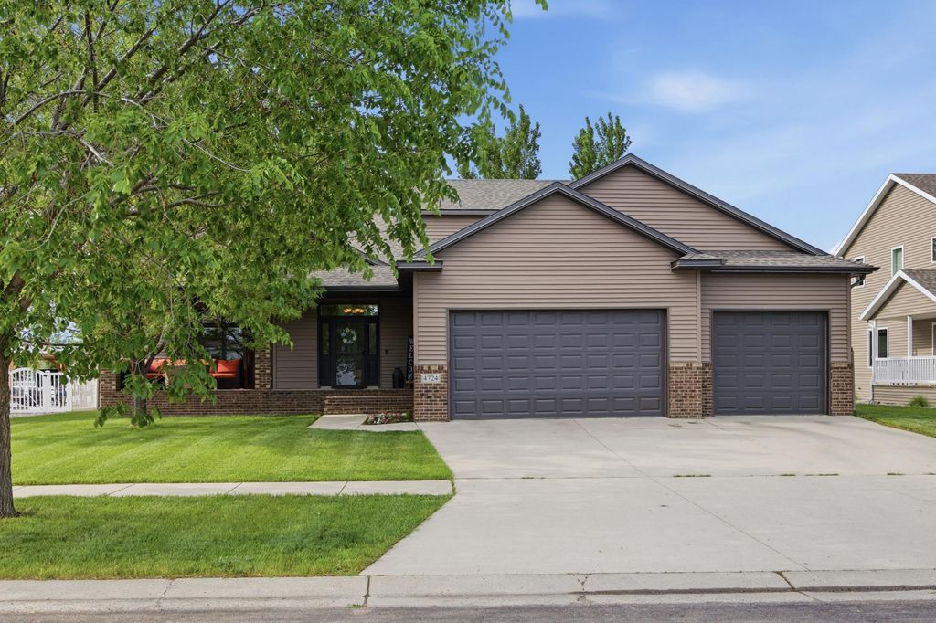 4724 Lavonne Court S, Fargo, ND 58104