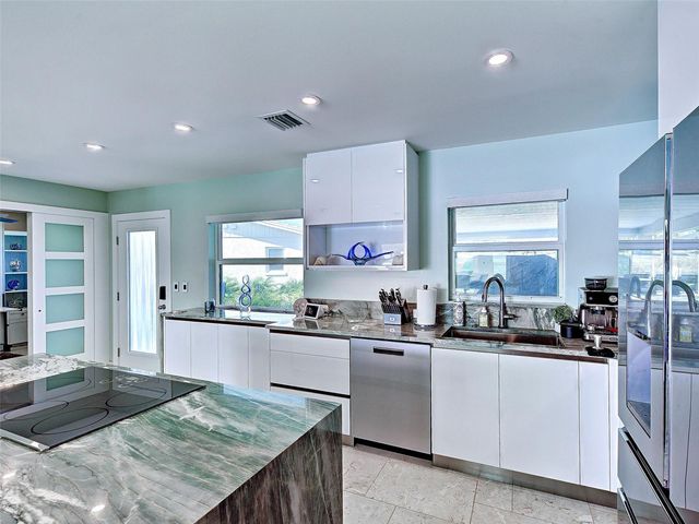 885 WHITE CAP CIRCLE 34, Venice, FL 34285
