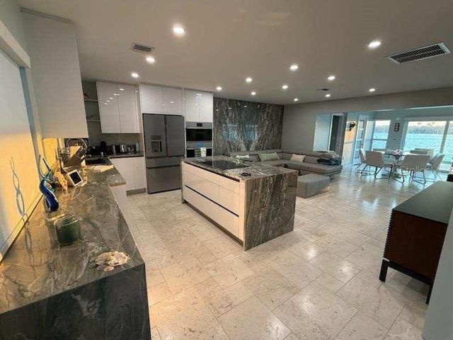 885 WHITE CAP CIRCLE 34, Venice, FL 34285