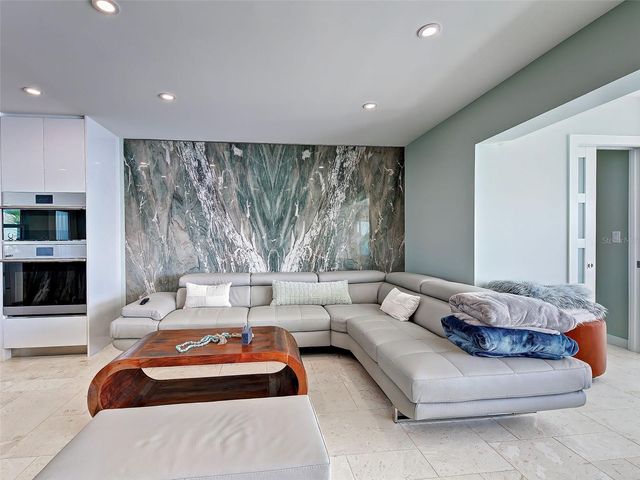 885 WHITE CAP CIRCLE 34, Venice, FL 34285